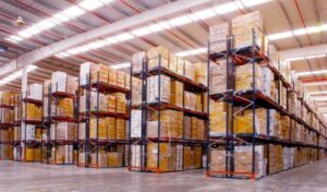 شركة العبور الى القمة لنقل العش بالمنطقة الشرقية شركة تخزين عفش بالرياض 1024x600 1